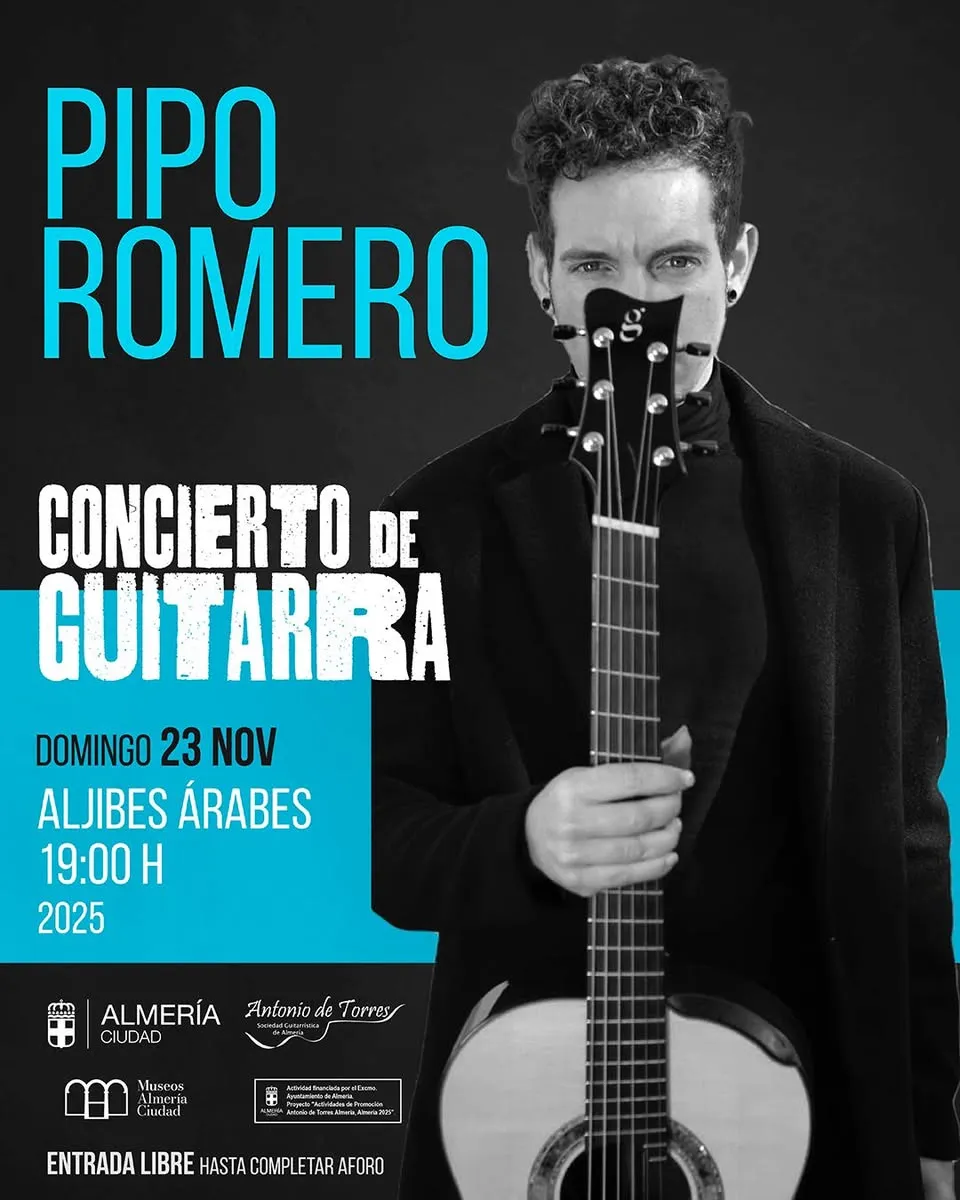 Cartel del concierto de guitarra de Pipo Romero en los Aljibes Árabes: el guitarrista sostiene su guitarra delante de la cara